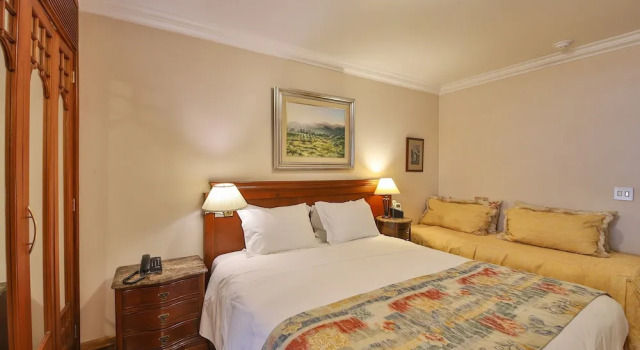 Трёхместные апартаменты Superior Le Suisse Elegance Hotel