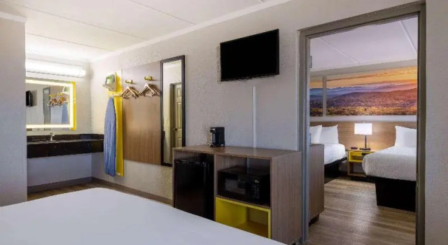 Люкс Standard Days Inn & Suites by Wyndham Fort Bragg/Cross Creek Mall