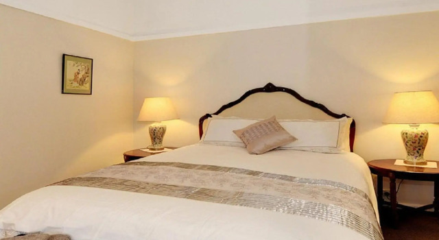 Plum Tree Cottage - warm, cosy & walk to town