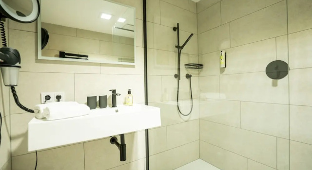 Полулюкс Hotel Christina