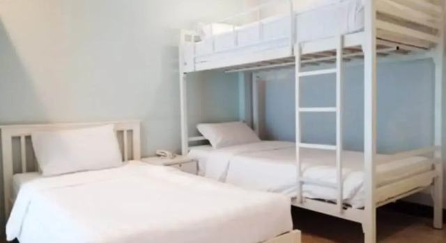 Трёхместный номер Standard с балконом NIM SEE SENG Hotel