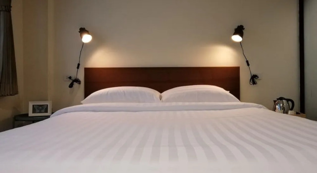 The Marble Hostel, Забронировать Хостел Отели Бангкока с парковкой, рядом с Посольство России, Парковка
