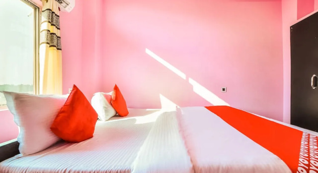 Royal Palace by OYO Rooms
