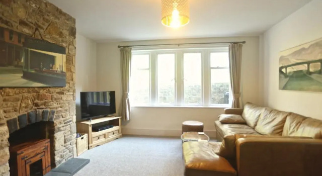 Entire Victorian Lodge in a privately gated estate with secure parking for two cars and a newly refurbished bathroom, Забронировать Отель Бат Bath and North Somerset, рядом с Университет Бата