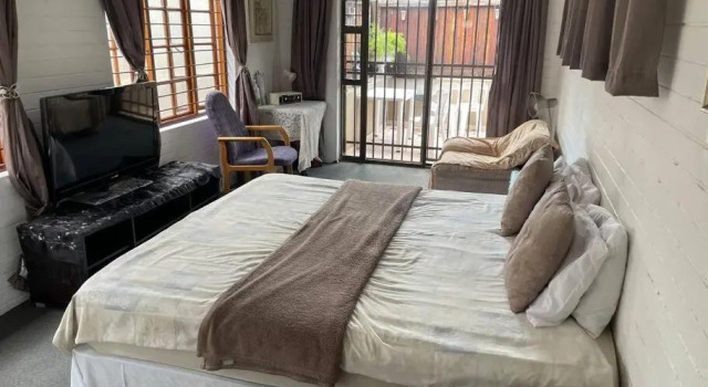 Central suburban suite in the heart of Joburg