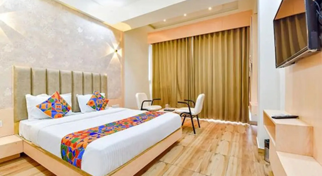 Номер Premium FabHotel Symphony Grand - Inside Barcelona Complex