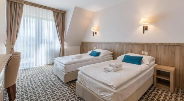 Borowy Dwór- Biznes, Spa & Fun, Book Resort Hotels in Tatras with Parking, Parking
