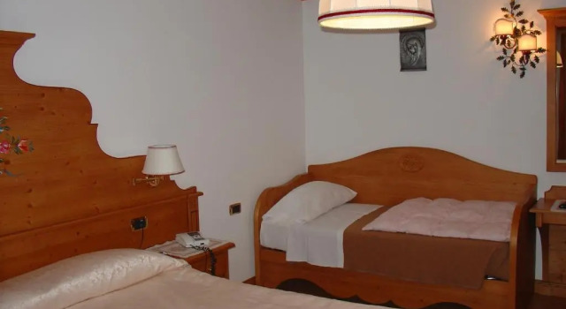 Трёхместный номер Standard с балконом Hotel Columbia & Spa