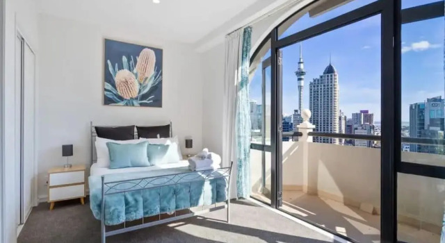 Студия Stunning Sky Tower View Studio Pool And Gym!