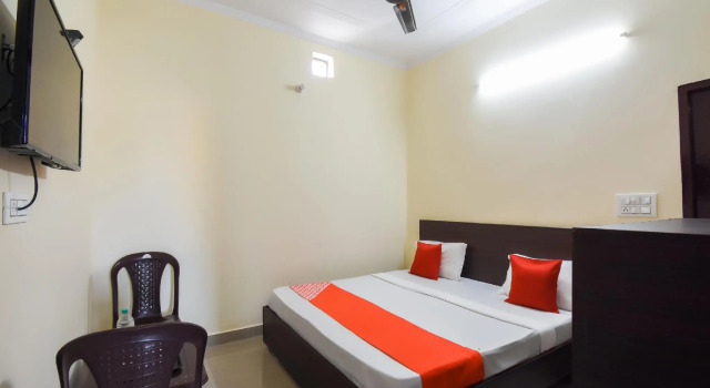 OYO Flagship 49051 Hotel Crown Plaza