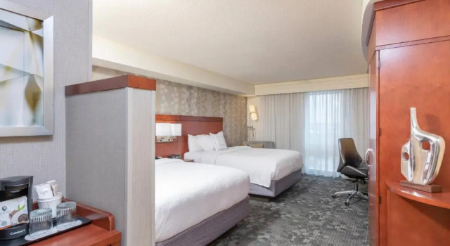 Четырёхместный номер Standard Courtyard Milwaukee Airport