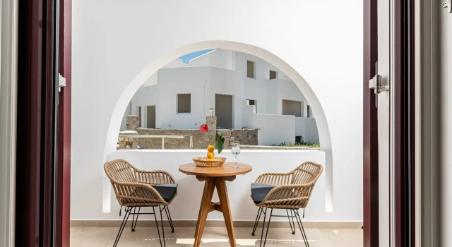 Люкс с видом на город Perla Hotel