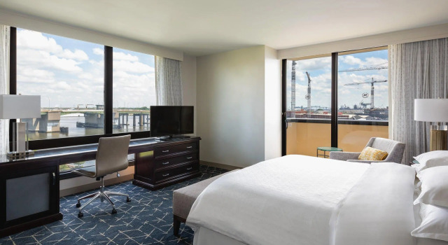 Двухместный номер Standard с балконом Sheraton Norfolk Waterside Hotel