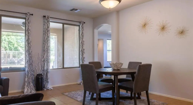 Коттедж 4BR South Phoenix Home