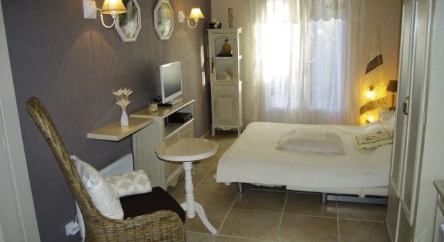 B&B Villa Viva Vitale, Rezerwuj Bed and Breakfast Hotele w Cadarache z parkingiem, Parking