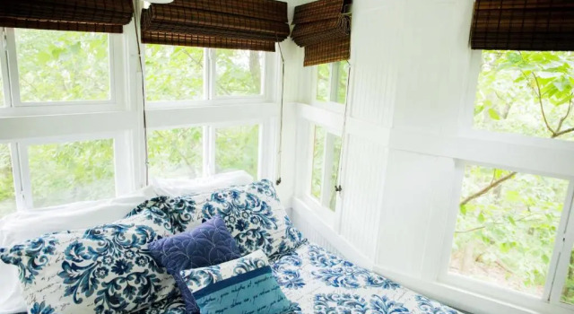 The Cottage Treehouses, Book Feriehus Hoteller i Hermann med parkering, Parkering