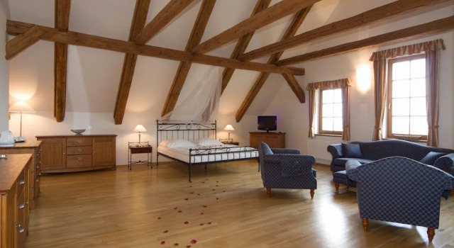 Hotelový a jezdecký areál Dvůr Krutěnice, Boek Hotel SPA-hotels in Zuid-Bohemen, SPA