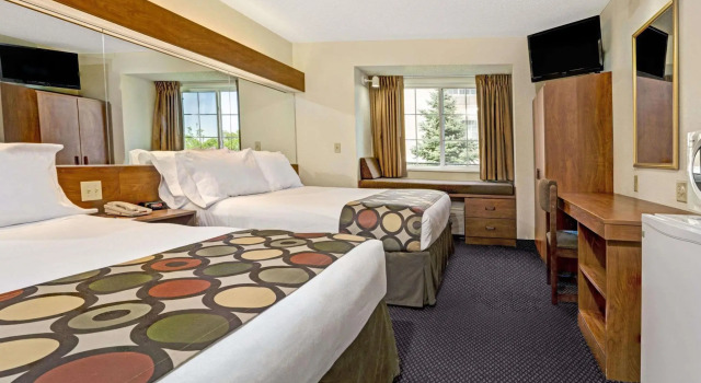 Четырёхместный номер Standard Microtel Inn and Suites - Inver Grove Heights