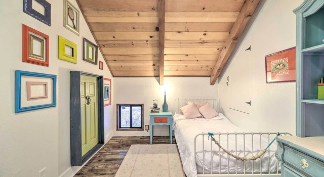 Коттедж с 4 комнатами Walk Downtown: Arnold Cabin w/ Large Deck!