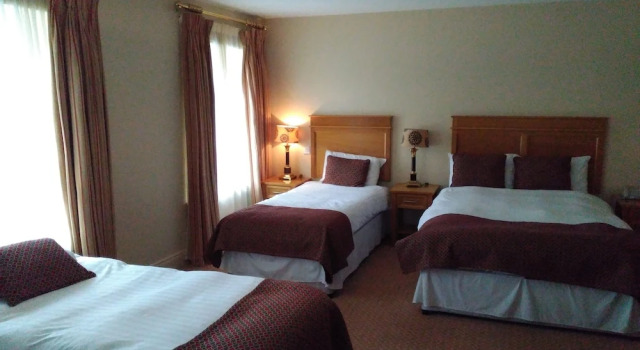 Семейный номер Standard с балконом Fairhill House Hotel