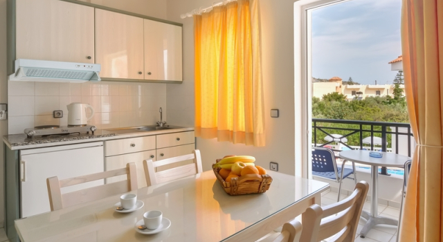 Семейный номер Standard с балконом и с видом на сад Athena Apartments