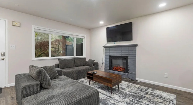 Quiet 3BR Retreat Near Woodinville Wine Country, Book Hotel Hoteller i Bothell med parkering, Parkering