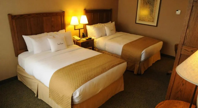 Четырёхместный номер Deluxe DoubleTree by Hilton Libertyville-Mundelein