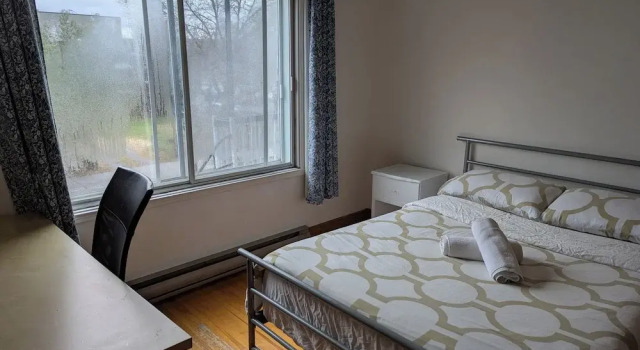 Apartment near Metro Monk Station
