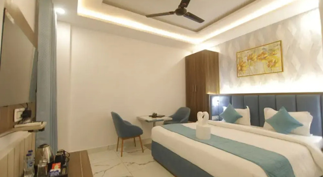 Номер Comfort Treebo Premium Paarth Grand with Pure Veg Restaurant