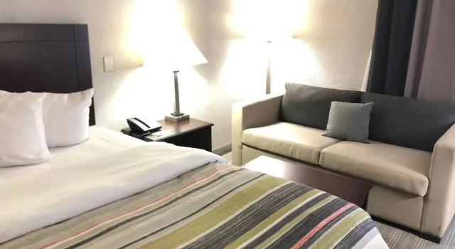 Двухместный номер Standard Country Inn & Suites by Radisson, Greenville, NC
