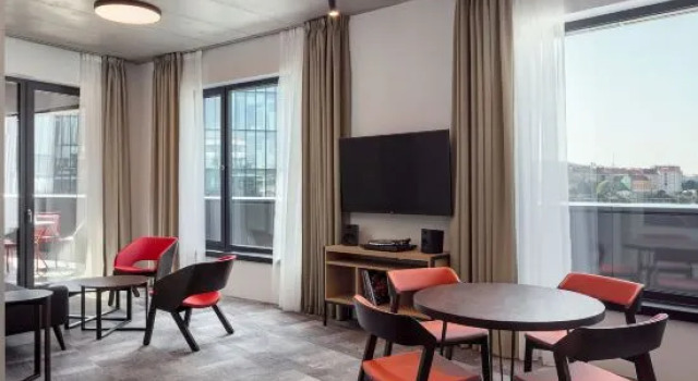 Люкс STAGES HOTEL Prague, a Tribute Portfolio Hotel
