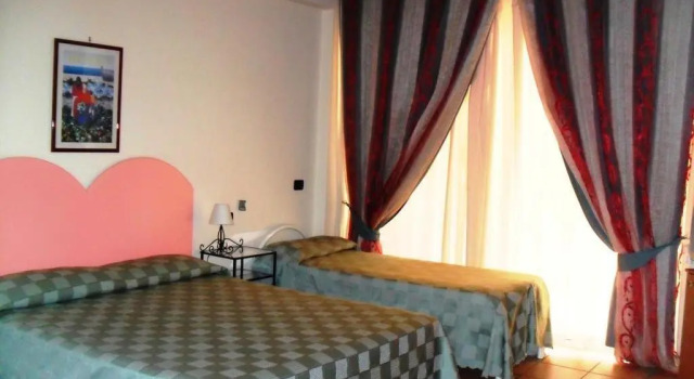 La Grotta, Book Hotel Hoteller i Sant'Alessio Siculo med morgenmad, Morgenmad