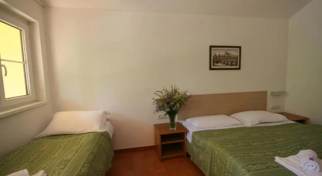 Resort Beach Nová Živohošť, Rezerwuj Ośrodek wypoczynkowy Hotele w Central Bohemia z parkingiem, Parking