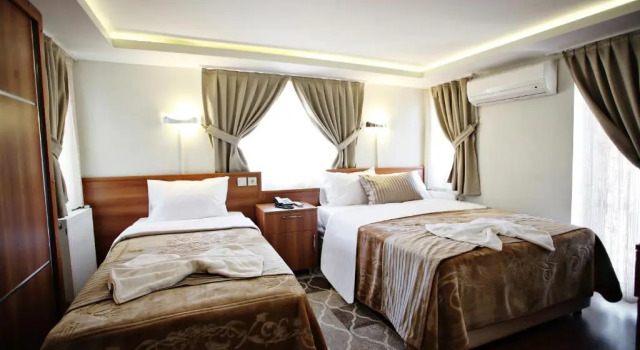 Трёхместный номер Standard Taksim Palace Hotel