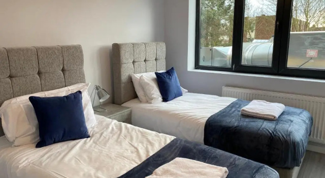 Апартаменты с 2 комнатами Zen Quality flats near Heathrow that are Cozy CIean Secure total of 8 flats group bookings available