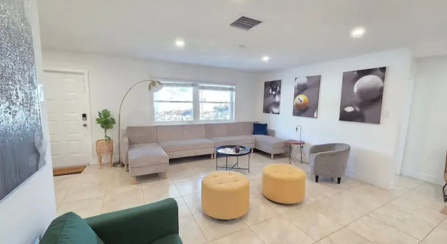 Modern Home in Hallandale Beach, Забронировать Дом для отпуска Виллы штата Флориды, Вилла
