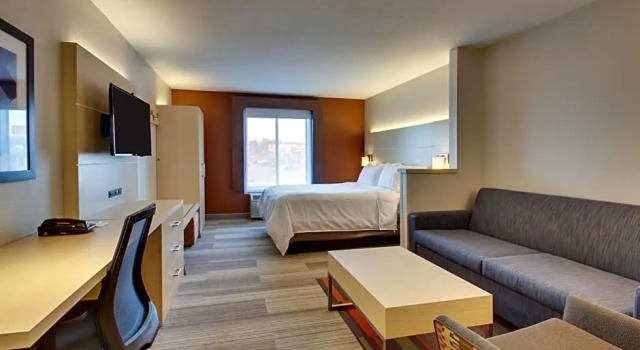 Одноместный люкс Holiday Inn Express Hotel & Suites Cedar Rapids I-380 at 33rd Avenue by IHG