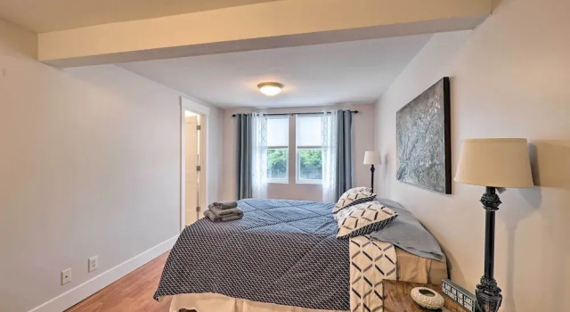 Апартаменты Cute Grand Haven Apartment: Walk Downtown Streets!