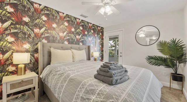 Charming Home in Heart of Downtown Pet Friendly!, Забронировать Отель Сент-Огастин Saint Augustine Area, рядом с Cathedral Basilica of St. Augustine
