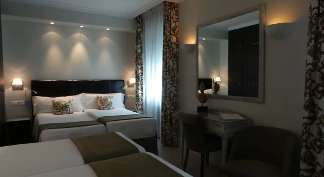 Четырёхместный номер Hotel Moderno Puerta del Sol