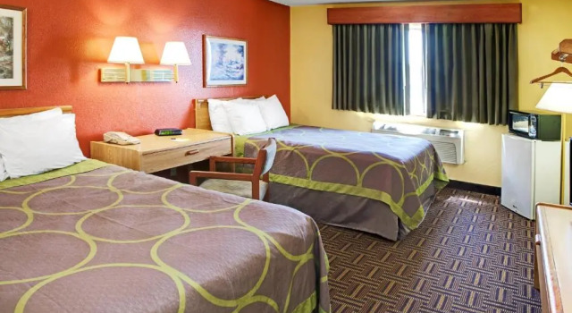 Четырёхместный номер Standard Super 8 by Wyndham Romeoville Bolingbrook
