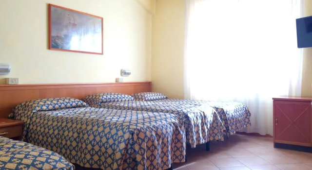 Четырёхместный номер Standard Hotel Florida