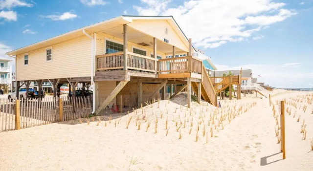 Коттедж Dip Inn by Oak Island Accommodations
