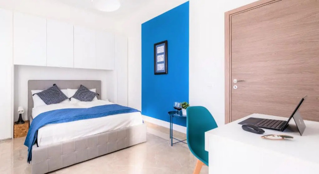 Hostly - ColorHome Pisa Midtown - Unique 3 Rooms with 3 Private Bathrooms, Book Hotel Hotels in Pisa with Parking, Parking