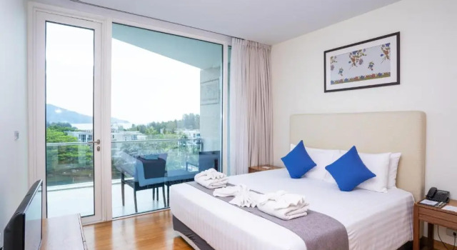 Двухместный номер Deluxe с балконом Splash Beach Resort Phuket, Family-Friendly Beachfront Resort