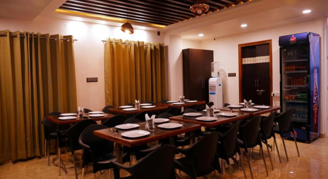 The Ventura Grand Hotel, Забронировать Отель Отели штата Карнатаки с парковкой, Парковка