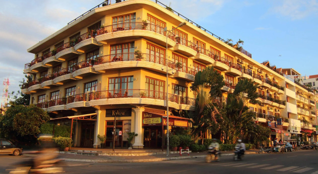 Amanjaya Pancam Suites Hotel, Reservar Hotel Hotéis em Kandal Province com estacionamento, Estacionamento