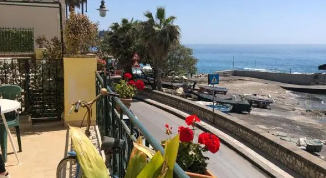 Кровать в общем номере Hostel Beach House