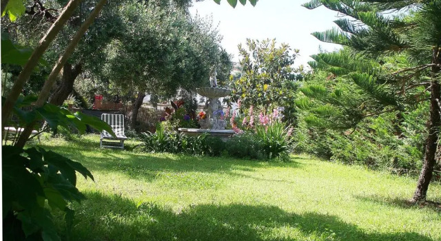 La tana del tasso Ventimiglia, Забронировать Отель Отели в центре Вентимилья, в центре