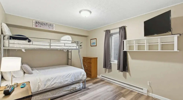 Branson Downtown Beauty - 4 BDR Home Sleeps 15, Забронировать Дом для отпуска Отели Table Rock Lake с парковкой, Парковка